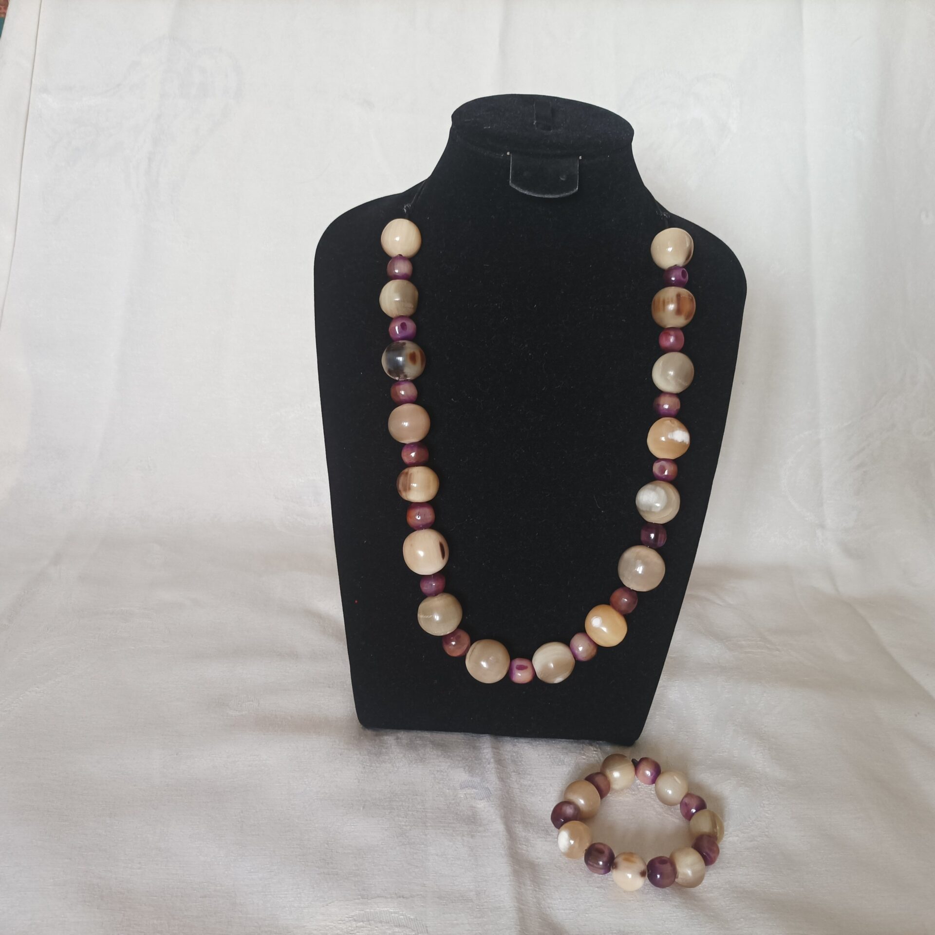 Ensemble collier bracelet en corne de zébu